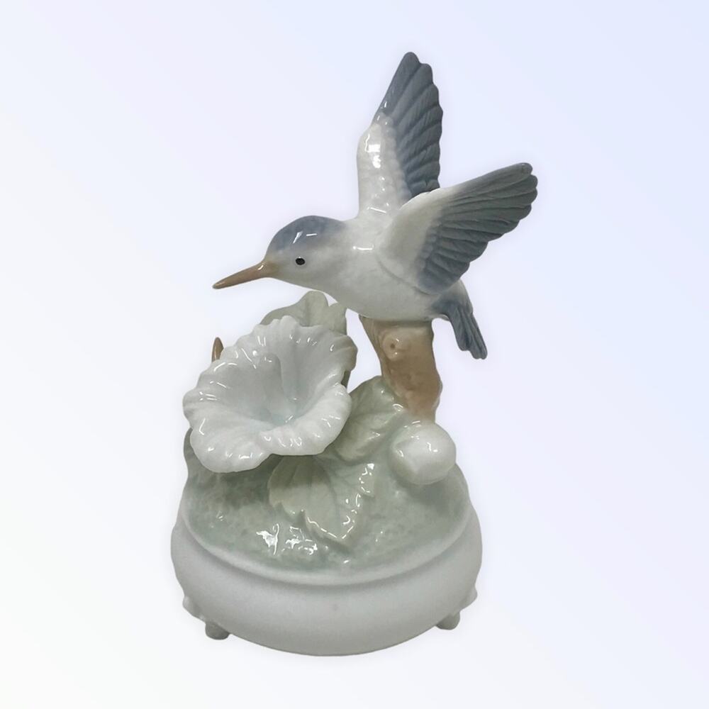 Sankyo Porcelain Hummingbird Floral Musical Figurine 'Strangers In the Night'